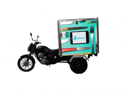 Moto triciclo carga bau